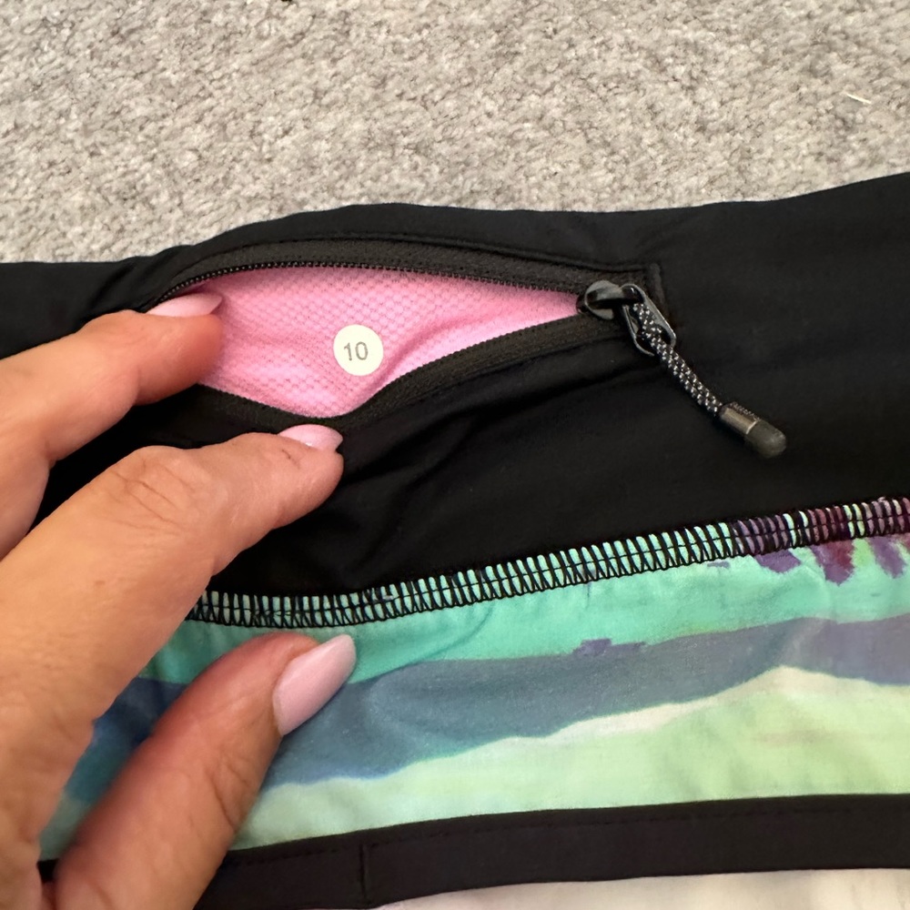 lululemon athletica Multicolor Abstract Athletic Shorts - Picture 6 of 7